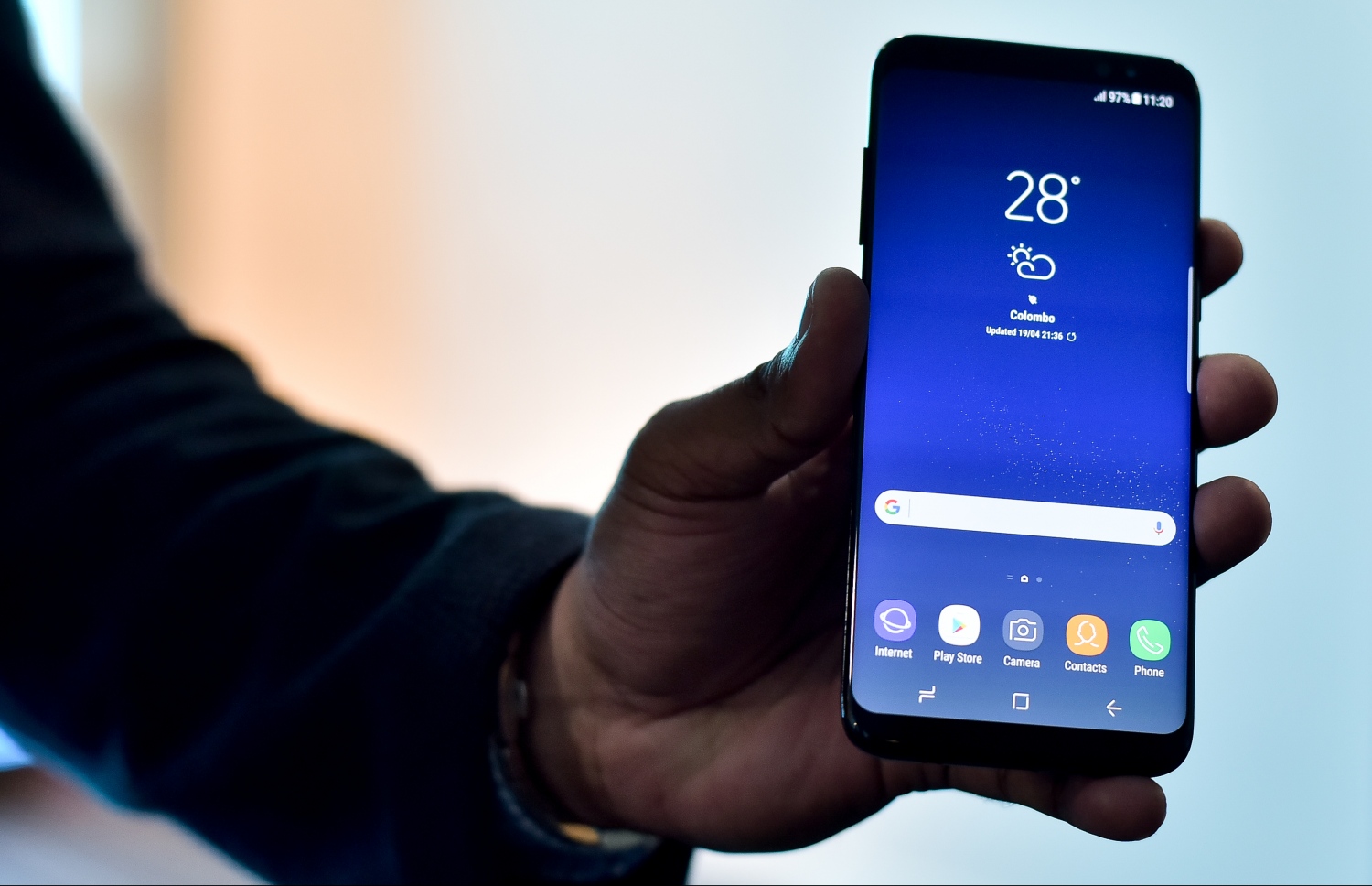 ސެމްސަންގުން އެންމެ ފަހުން ނެރުނު ފޯނު މިއަދު ދައްކާލަނީ. ފޮޓޯ: ނިޝާން އަލީ /މިހާރު