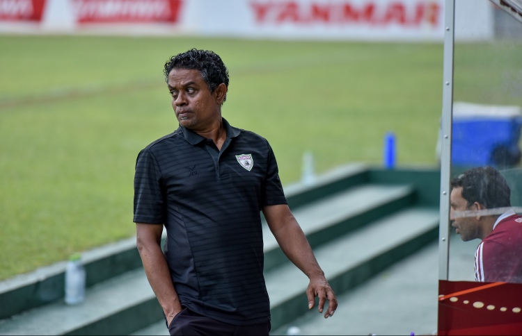 އީގަލްސްގެ ފޯމް ރަނގަޅު ކުރަން ނިއުއާ ދެކޮޅަށް