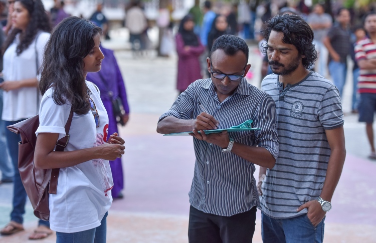 ޔާމީންގެ މަރާ ގުޅިގެން ޕެޓިޝަނެއްގައި ސޮއި ކުރަނީ