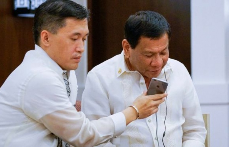 ޑުޓާޓެ އަށް ވައިޓް ހައުސް އަށް ދައުވަތު ދިނުމުން ފާޑުކިޔުން