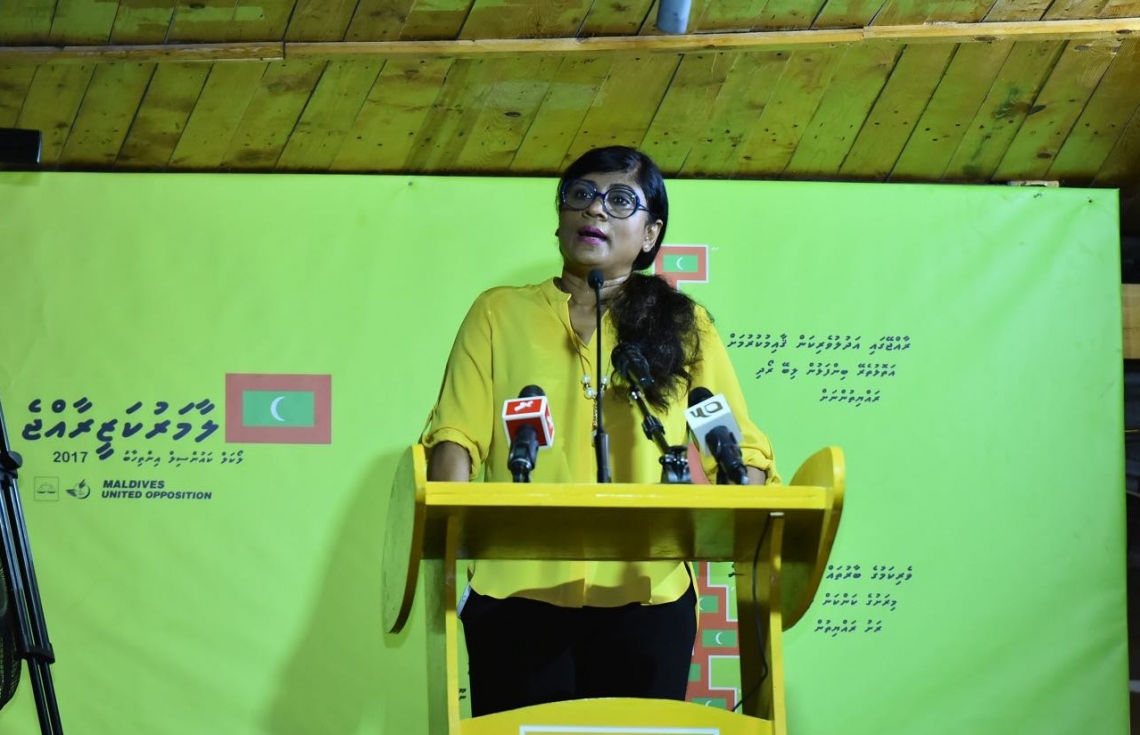 މާލެ: މޭ 4، 2017- ލޯކަލް ކައުންސިލްތަކުގެ އިންތިޚާބުގެ ކެމްޕެއިނާ ގުޅިގެން އިދިކޮޅު އެމްޑީޕީން މާލޭގައި ބޭއްވި ފަހު ޖަލްސާގައި މައްޗަންގޮޅީ އުތުރު ދާއިރާގެ މެމްބަރު މާރިޔާ އަހުމަދު ދީދީ ވާހަކަ ދައްކަވަނީ.---މިހާރު ފޮޓޯ: ނިޝާން އަލީ