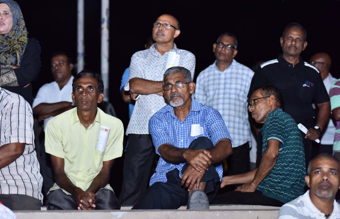 މާލެ: މޭ 4، 2017- ލޯކަލް ކައުންސިލްތަކުގެ އިންތިޚާބުގެ ކެމްޕެއިނާ ގުޅިގެން އިދިކޮޅު އެމްޑީޕީން މާލޭގައި ބޭއްވި ފަހު ޖަލްސާގެ ތެރެއިން.---މިހާރު ފޮޓޯ: ނިޝާން އަލީ