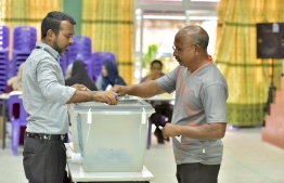 Man voting during the 2017 Local Council Elections. PHOTO: NISHAN ALI / MIHAARU