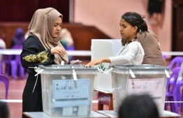 A woman casts her ballot at the Local Council Election 2017. FILE PHOTO: HUSSAIN WAHEED / MIHAARU