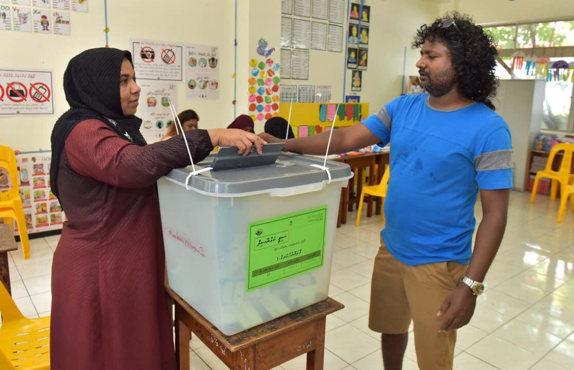 ކައުންސިލް އިންތިހާބުގައި މީހަކު މިއަދު ވޯޓު ލާން ތައްޔާރު ވަނީ -- ފޮޓޯ: އަހުމަދު އަބްދުﷲ ސައީދު