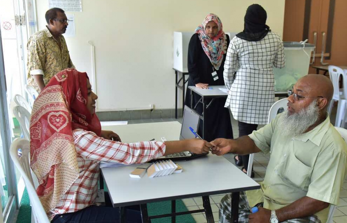 ކައުންސިލް އިންތިހާބުގައި މީހަކު މިއަދު ވޯޓު ލާން ތައްޔާރު ވަނީ -- ފޮޓޯ: އަހުމަދު އަބްދުﷲ ސައީދު