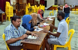Officials at the 2017 Local Council Election. PHOTO: ISMAIL NASEER/MIHAARU