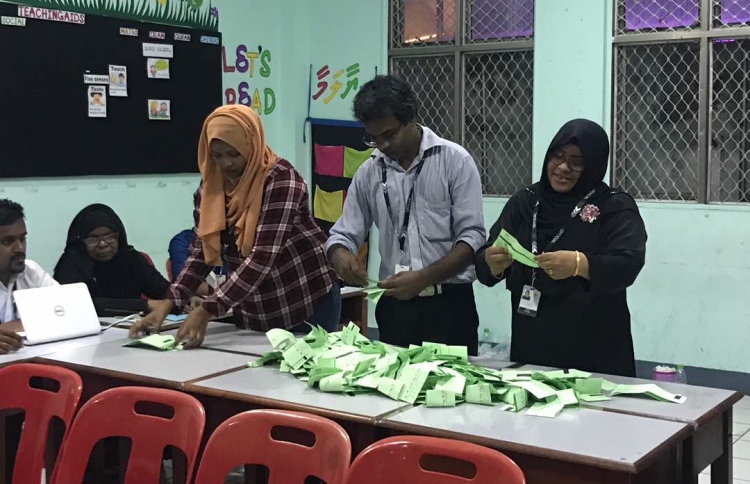 24 ނަތީޖާ ޝީޓެއް ކަށަވަރު ކުރަން ވޯޓު ގުނަނީ