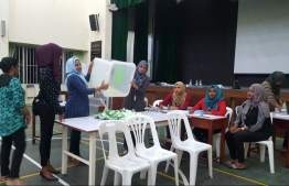 Ballot counting begins at a voting station during the Local Council Elections 2017. PHOTO/MIHAARU