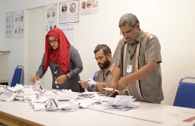 އާ ކައުންސިލަރުން ހުވާކުރުން ޖޫން ތިނެއްގައި