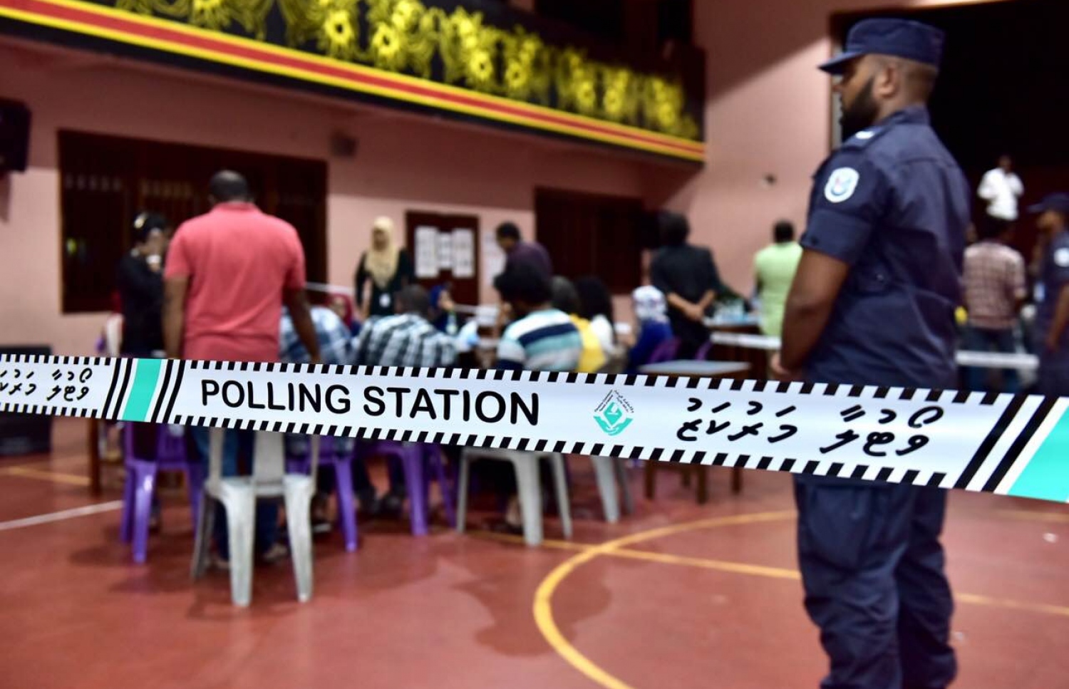 ލޯކަލް ކައުންސިލް އިނތިްހާބުގެ ވޯޓުލުން ނިންމާލި ވޯޓު ފޮއްޓެއް ގުނަނީ: ޕާޓީތަކުގެ ޕްރައިމަރީ ބޭއްވުމާ ގުޅޭ ގޮތުން އީސީން އެންގި ކަންކަމަށް ފާޑުކިއުން ވަނީ އަމާޒުވެފައި.-- ފޮޓޯ: ނިޝާން އަލީ /މިހާރު