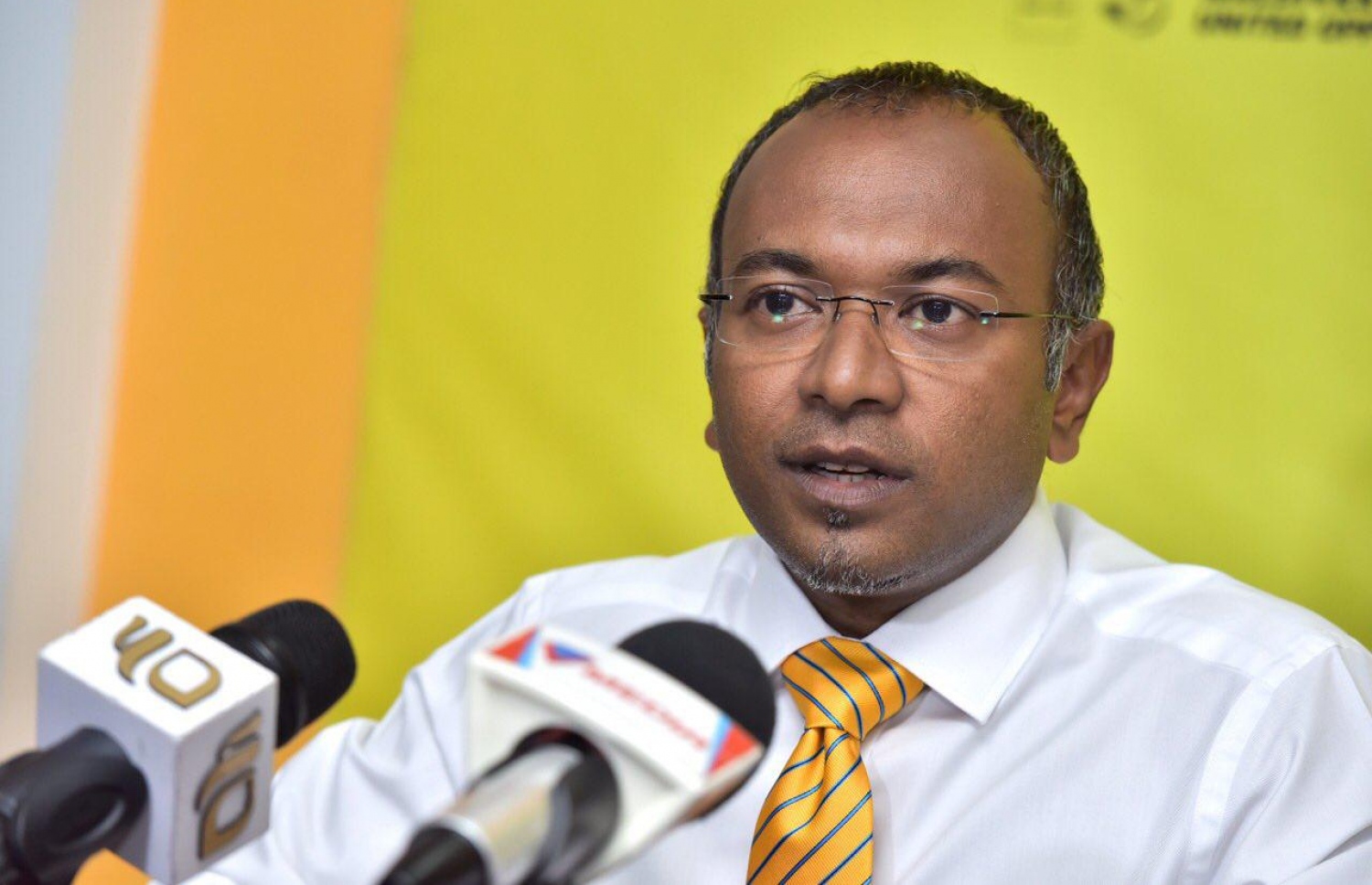 ހޮނިހިރުދުވަހު ބޭއްވި ލޯކަލް އިންތިޚާބާ ގުޅޭ ގޮތުން ހަސަން ލަތީފް މިދިޔަ އާދީއްތަދުވަހު ނޫސްވެރިންނާ ވާހަކަ ދައްކަވަނީ.---މިހާރު ފޮޓޯ: ހުސެއިން ވަހީދު