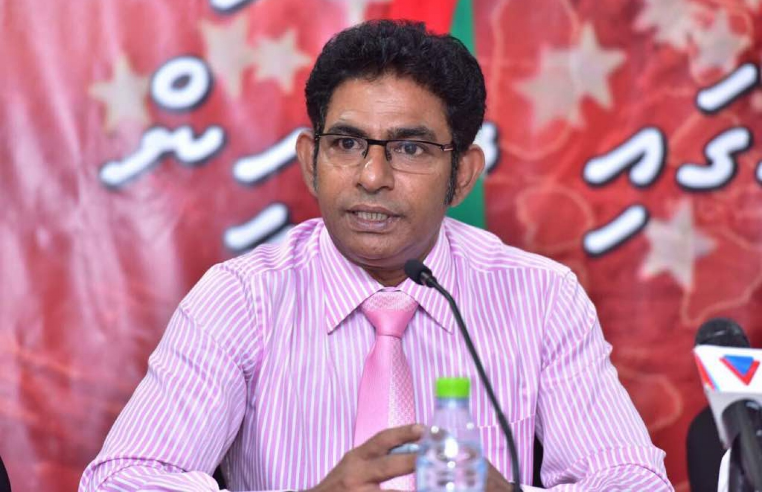 ތުލުސްދޫ ދާއިރާގެ މެންބަރު މުހައްމަދު ވަހީދު އިބްރާހިމް ޕްރެސް ކޮންފަރެންސްގައި ވާހަކަ ދައްކަވަނީ. -- ފޮޓޯ: ނިޝާން އަލީ/މިހާރު