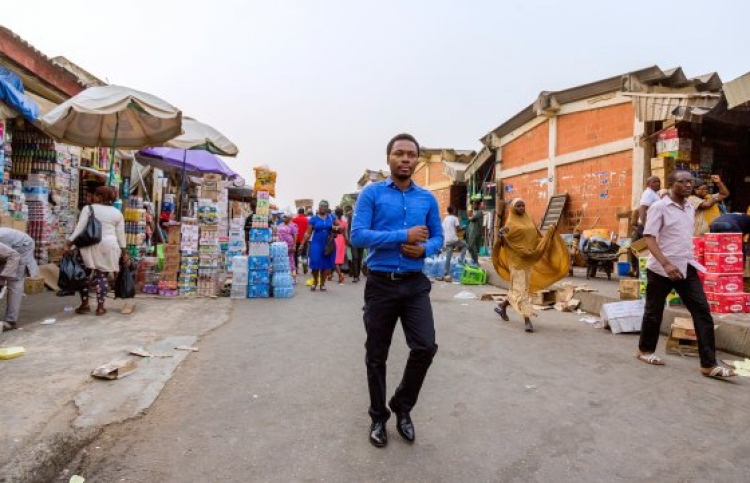 ފޯނު އެޕަކުން ފަގީރުންނަށް ކާނާ ފޯރުކޮށްދޭ ޒުވާނާ