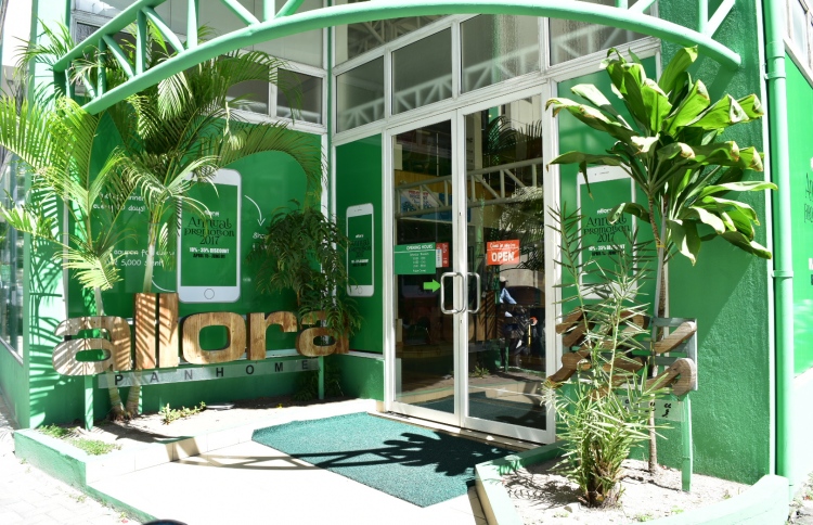 އަލޯރާ އިން ވިޔަފާރިކޮށްގެން އައިފޯނެއް