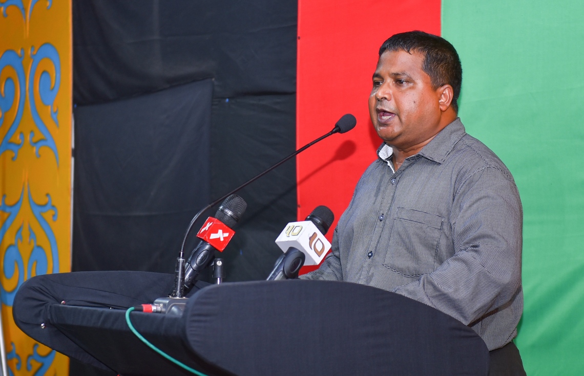 މާލެ، މޭ 16، 2017- އިދިކޮޅު ކޯލިޝަނުން އެމްޑީޕީގެ ހަރުގޭގައި ބޭއްވި ޖަލްސާގައި ޖުމްހޫރީ ޕާޓީގެ ޑެޕިއުޓީ ލީޑަރު ޑރ. ހުސައިން ރަޝީދު ހަސަން ވާހަކަ ދައްކަވަނީ.---މިހާރު ފޮޓޯ: ހުސެއިން ވަހީދު