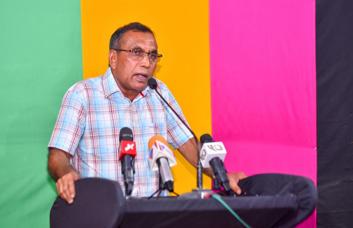 މާލެ، މޭ 16، 2017- އިދިކޮޅު ކޯލިޝަނުން އެމްޑީޕީގެ ހަރުގޭގައި ބޭއްވި ޖަލްސާގައި ކުރީގެ ހޯމް މިނިސްޓަރު ހަސަން އަފީފު ވާހަކަ ދައްކަވަނީ.---މިހާރު ފޮޓޯ: ހުސެއިން ވަހީދު