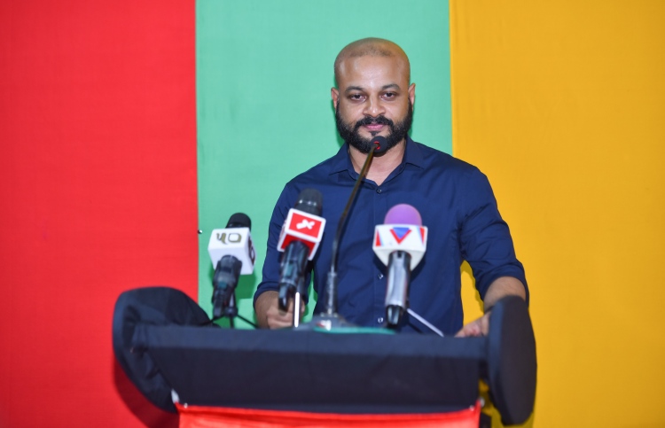 ބޮޑުދައިތަގެ ހާލު ސީރިއަސް، ފާރިސްގެ ޕާސްޕޯޓް ދޫނުކުރި