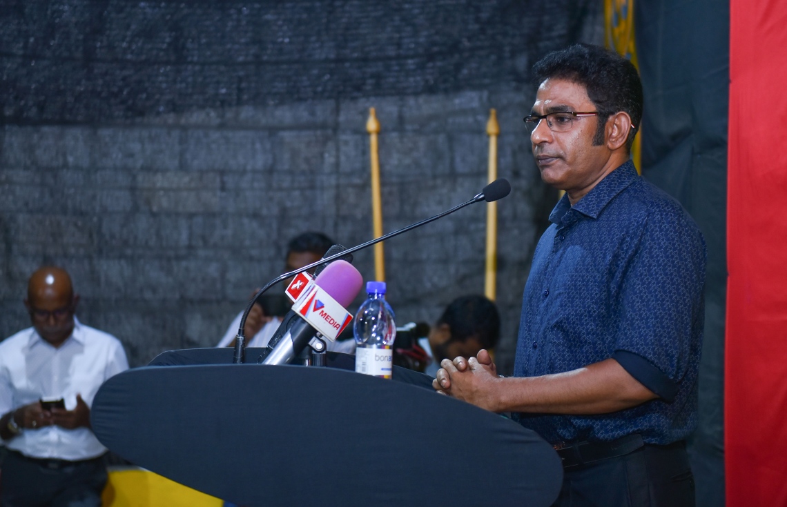 މާލެ، މޭ 17، 2017- އިދިކޮޅު ކޯލިޝަނުން އެމްޑީޕީގެ ހަރުގޭގައި ބޭއްވި ޖަލްސާގައި ތުލުސްދޫ ދާއިރާގެ މެމްބަރު މުހައްމަދު ވަހީދު އިބްރާހިމް (ލޯޔަރު ވައްޑެ) ވާހަކަ ދައްކަވަނީ.---މިހާރު ފޮޓޯ: ހުސެއިން ވަހީދު