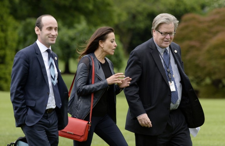 ޓްރަމްޕުގެ ތަގްރީރު ލިޔުއްވީ މުސްލިމުން މަނާކުރި ބޭފުޅާ