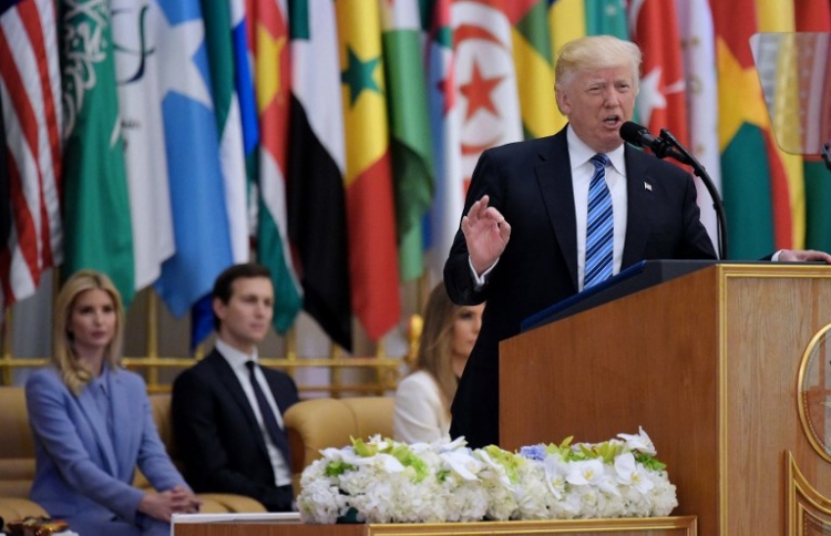 ހައްދުފަހަނަޅައި ދިއުމާ ދެކޮޅު ހެދުމަކީ ދީނާ ދެކޮޅުވުމެއް ނޫން: ޓްރަމްޕް