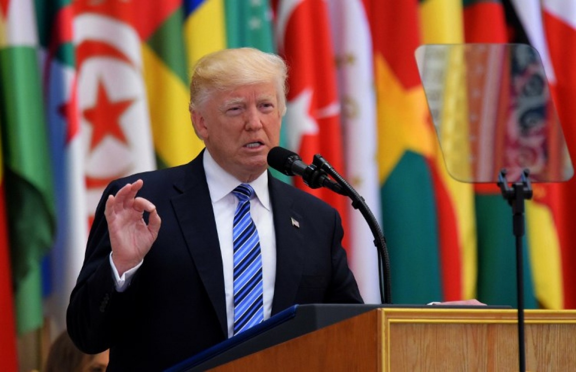 ސައުދީ އަރަބިއާ، ރިޔާޒް: މޭ 22، 2017: އަރަބް އިސްލާމިކް އެމެރިކަން ސަމިޓުގައި އެމެރިކާގެ ރައީސް ޓްރަމްޕް ވާހަކަ ދައްކަވަނީ.-- ފޮޓޯ: އޭއެފްޕީ