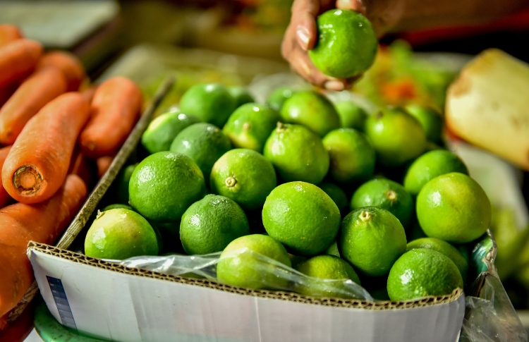 ލުނބޯ ކިލޯއެއް 100ރ. އިން މަތީގައި