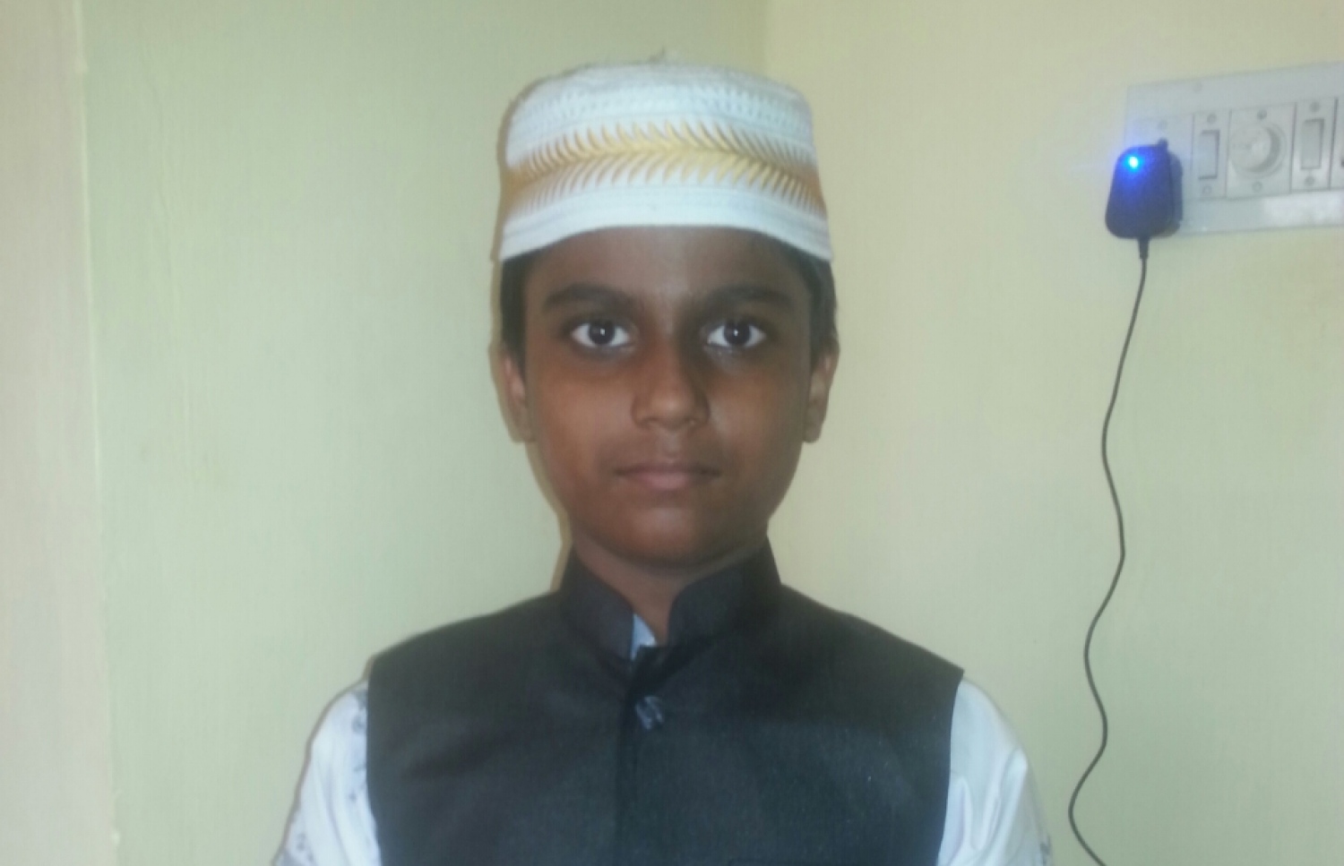 އޭދަފުށީ ބޮޑު މިސްކިތުގައި މިއަހަރު ތަރާވީސް ނަމާދުކުރާ މުސްތަފާ: އޭނާއަކީ އަބަދު ވެސް ދީނަށް ލޯބިކުރާ ކުއްޖެއް ކަމަށް އާއިލާއިން ބުނޭ.-- ފޮޓޯ: އާއިލާ