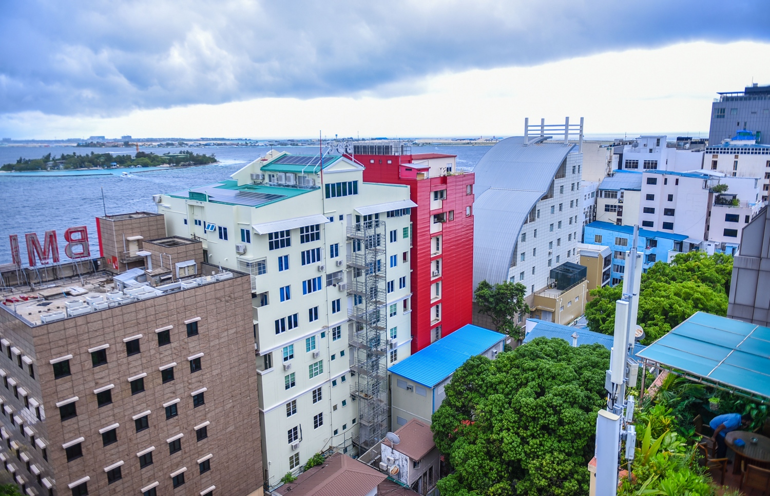 މާލޭގެ އިމާރާތްތަކެއް: ގިނަ ގެތަކަކުން ވަނީ ކުލި ކުޑަކޮށްދީފައި-- ފޮޓޯ: ހުސައިން ވަހީދު/މިހާރު