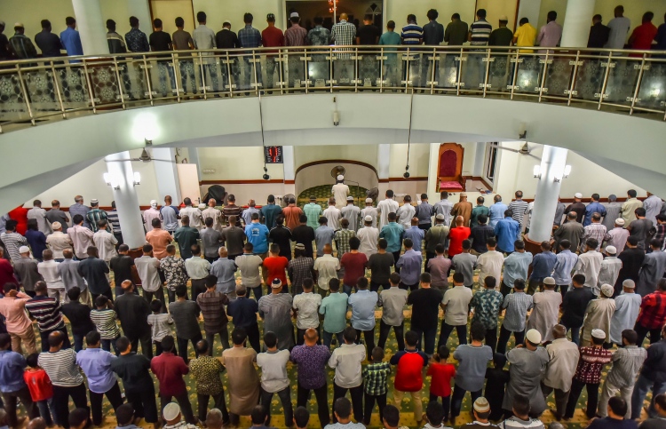 އިމާމުވެ ތަރާވީހް ނަމާދުކުރާނެ ދިވެހިން ހޯދަނީ