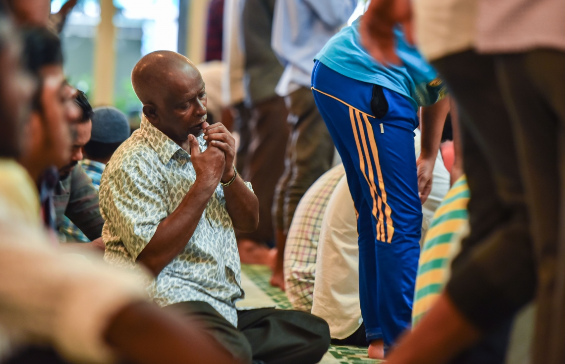 މާލެ: މޭ 27، 2017- މުލަރޯދަ ދުވަހު ނޫރު މިސްކިތުގައި ނަމާދަށް ފަހު މީހުން އަޅުކަމުގައި---މިހާރު ފޮޓޯ: ހުސެއިން ވަހީދު