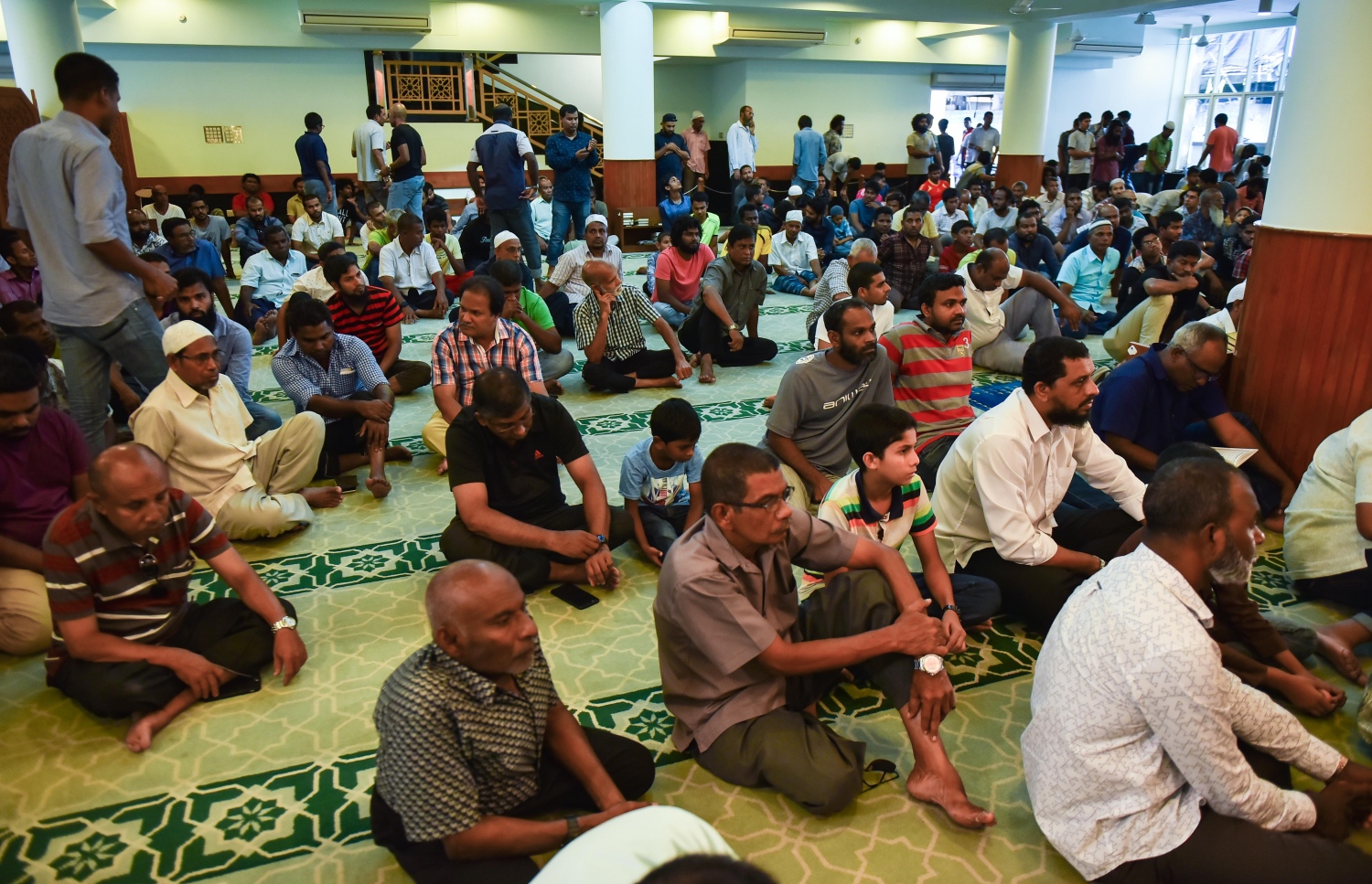 މާލޭގެ ނޫރު މިސްކިތުގައި މި ރޯދަ މަހު ބަޔަކު ނަމާދު ކުރަނީ: އިންސާނާގެ ނަފްސާނީ ބޭނުންތައް އިންތިޒާމު ކުރުމުގައި ރޫޙާނީ ގޮތުން ތަރައްގީ ވުމަކީ ކޮންމެހެން ބޭނުންތެރި ކަމެއް.