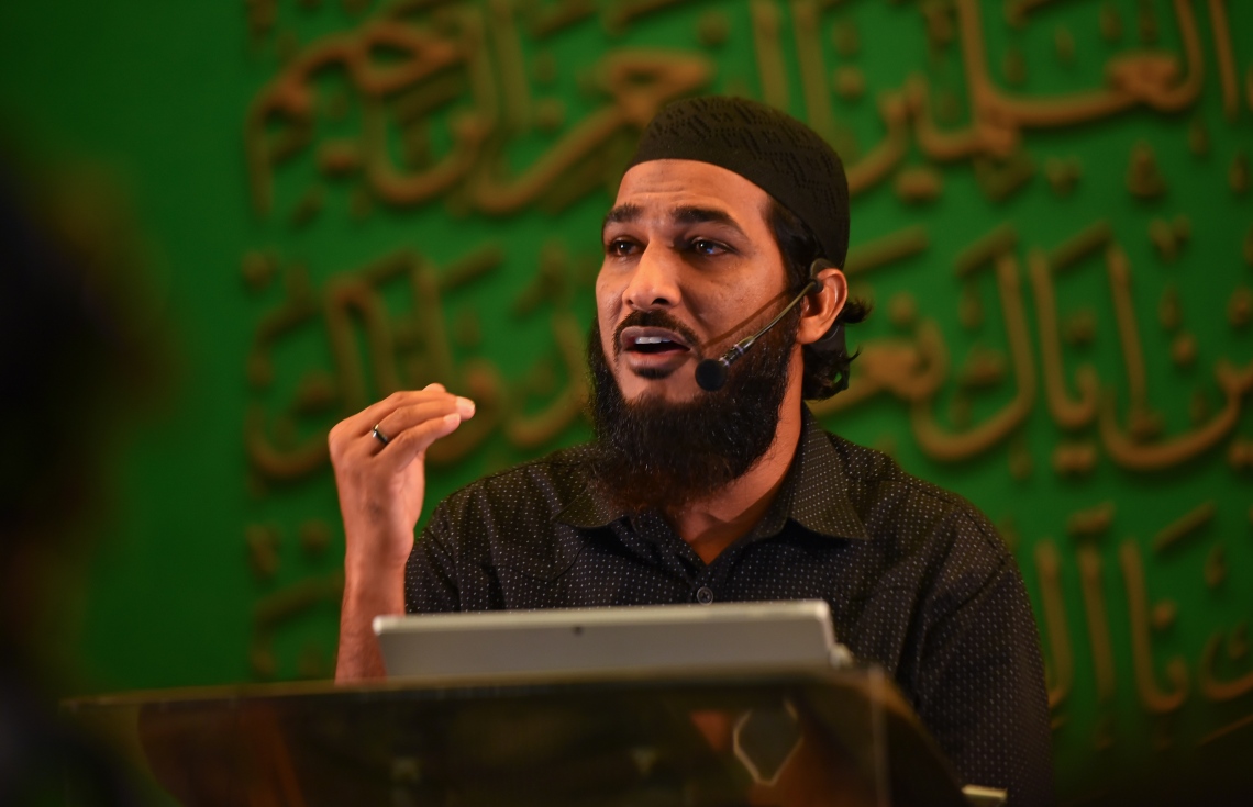 މާލެ: މޭ 26، 2017- މުލަރޯދަ ދުވަހުގެ އަސުރު ނަމާދަށް ފަހު، ޝޭހު ޝަމީމް ނޫރު މިސްކިތުގައި ދީނީ ނަސޭހަތް ދެއްވަނީ.---މިހާރު ފޮޓޯ: ހުސައިން ވަހީދު