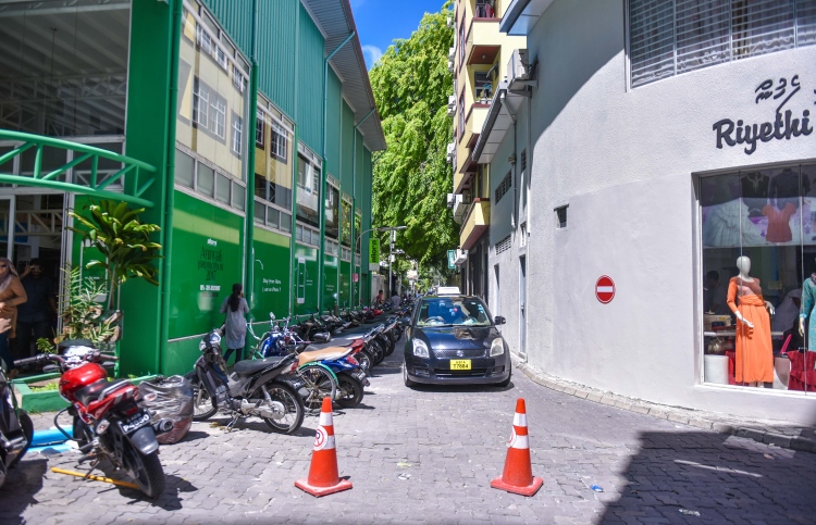 ފޭރުނު އަންހެންމީހާ އަނެއްކާވެސް ހައްޔަރުކޮށްފި