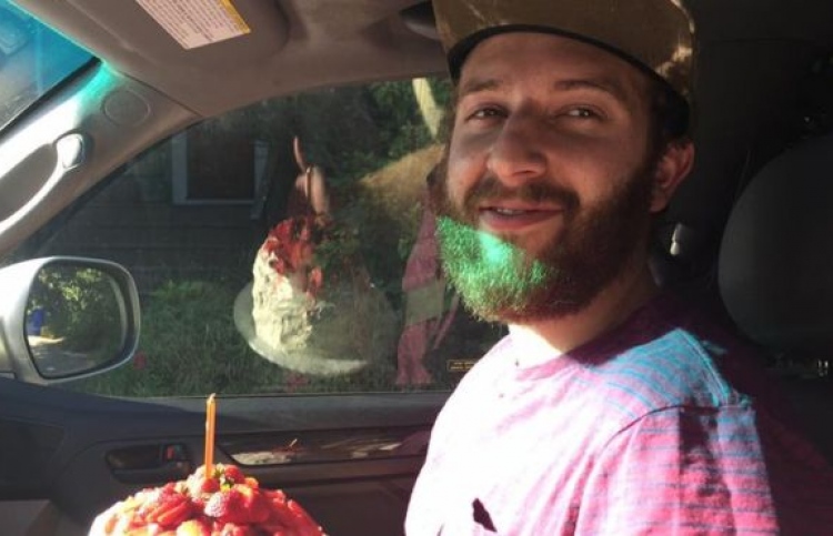 ހަމަލާ ހުއްޓުވި ބަތަލުންގެ އާއިލާތަކަށް ފައިސާގެ އެހީ