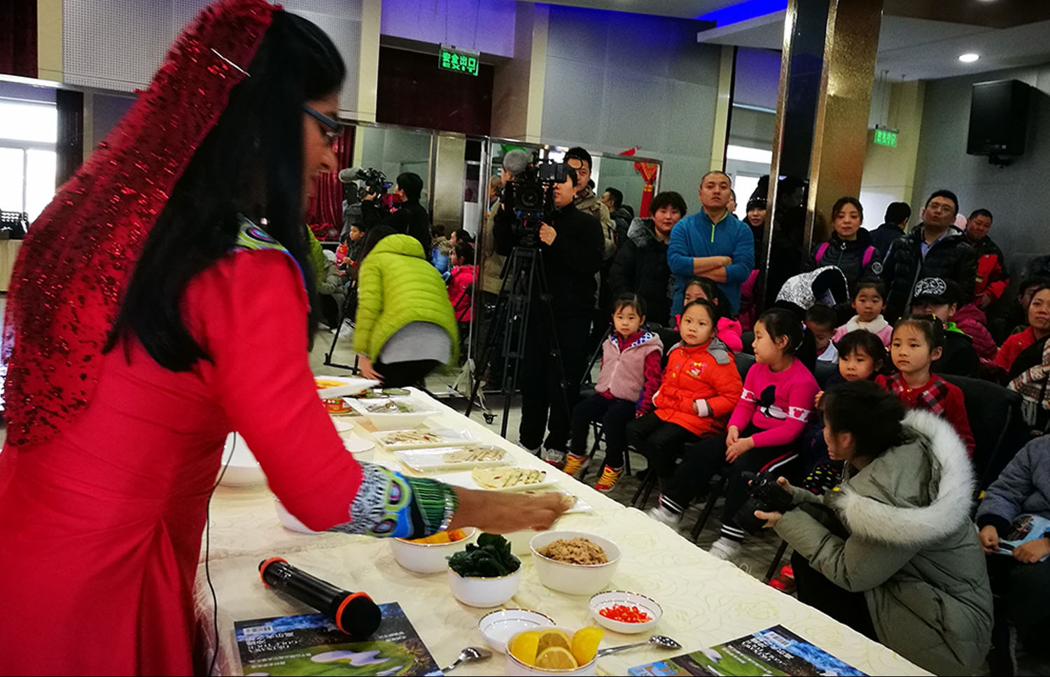 ޖީހާން ޗައިނާ ކުދިންތަކަކަށް ދިވެހި ކެއުން ތައާރަފްކޮށްދެއްވަނީ