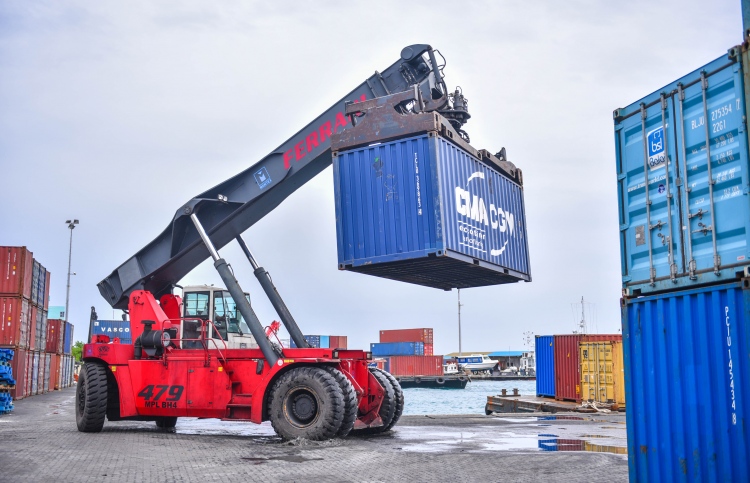 "140 މިލިއަނަށް ގަތް ވެހިކަލްތައް ބޭނުމެއްނުކުރެވޭ"