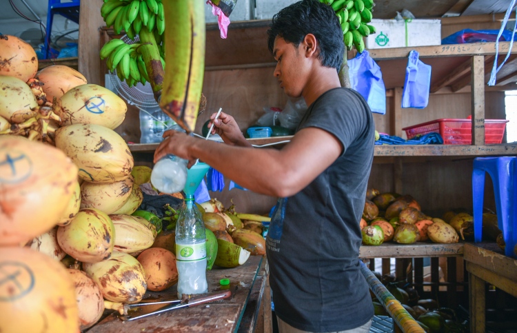 ވެމްކޯ އިން ކާއްޓާއި ކުރުނބާ އަދި ގަބުޅި ވިއްކަނީ