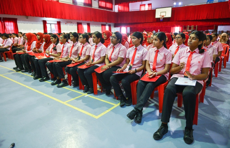 ސްކޫލްތަކުގައި ދިވެހި އަދަބިއްޔާތު ކިޔަވައިދޭން ފަށަނީ