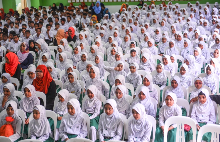 ރިޕޯޓު ފޮތް ދީ ހަފުތާއަކަށް ސްކޫލްތައް ބަންދުކޮށްފި