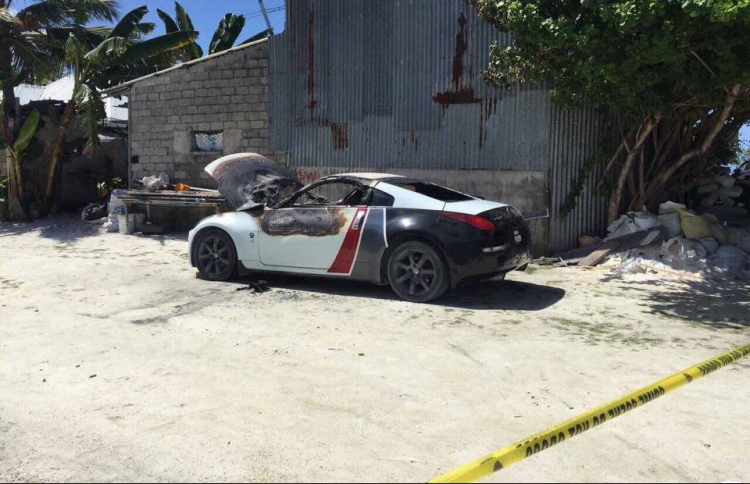 ދުއްވަނިކޮށް ޑޭޝް ބޯޑް ވިރުނު ކާރު އަނދައިފި