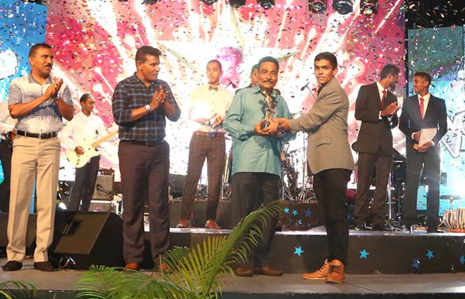 "ވޮއިސް އޮފް އެމްއެންޑީއެފް 2017" ގެ ޓްރޮފީއާ ރާއްޓޭ ހަވާލުވަނީ.