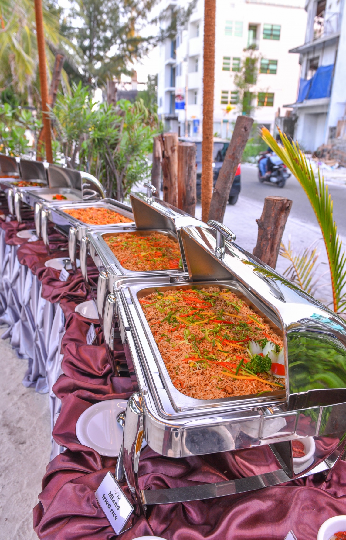 ހުޅުމާލޭގައި ހުންނަ އޯޝަން ގްރޭންޑާ ގެސްޓް ހައުސްގައި ރޯދަ ވީއްލުމަށް ހަދާފައިވާ ބުފޭ. -- ފޮޓޯ: ހުސެން ވަހީދު/މިހާރު