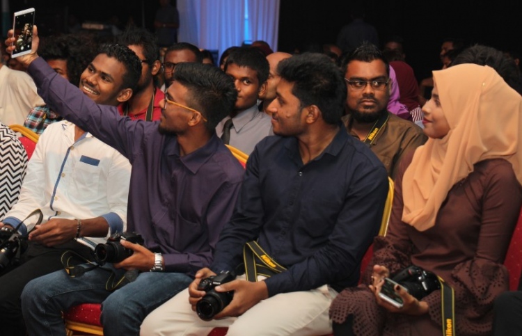 1000 ފޮޓޯގްރާފަރުން ޕްރޮގްރާމަށް ހުޅުވާލައިފި