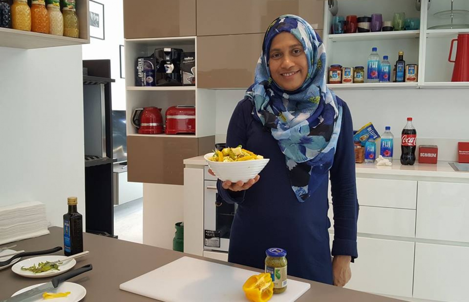 ފާތުން އޭނާ ތައްޔާރުކުރި ޑިޝްއަކާ އެކު