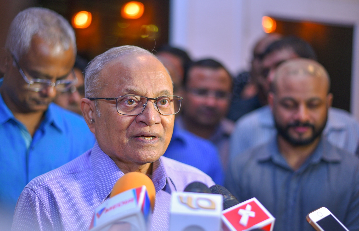 ކުރީގެ ރައީސް މައުމޫން މީޑިއާއާ ވާހަކަފުޅު ދައްކަވަނީ.---މިހާރު ފައިލް ފޮޓޯ