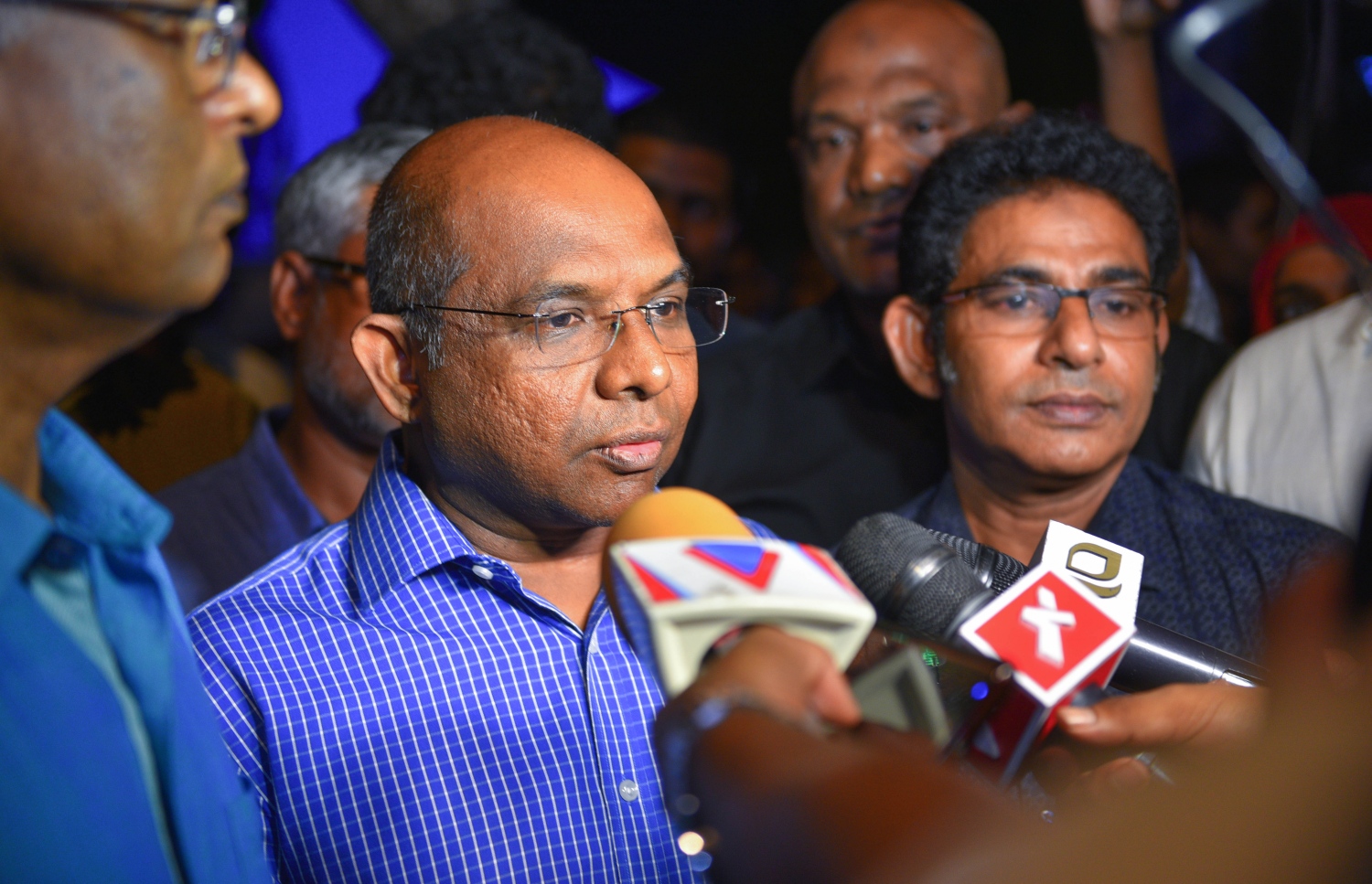 ކުރީގެ ފޮރިން މިނިސްޓަރު ޝާހިދު މީޑިއާއާ ވާހަކަ ދައްކަވަނީ.---މިހާރު ފައިލް ފޮޓޯ