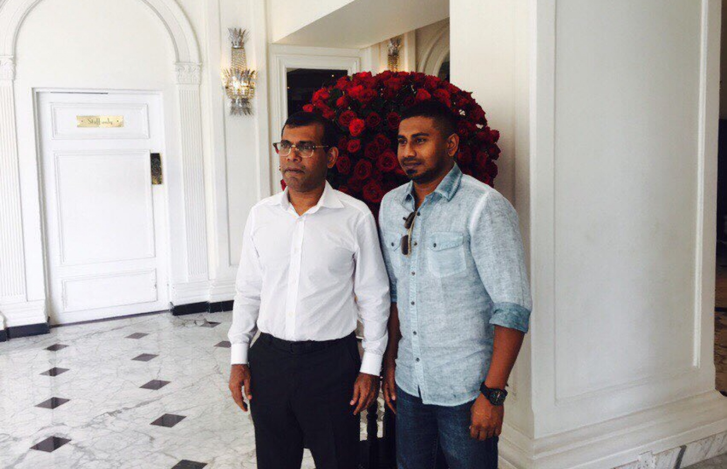 ނަޝީދާ އެކު މަހްލޫފް ފޮޓޯއަކަށް ހުއްޓިވަޑައިގެން. --ފޮޓޯ: ޓުވިޓާ