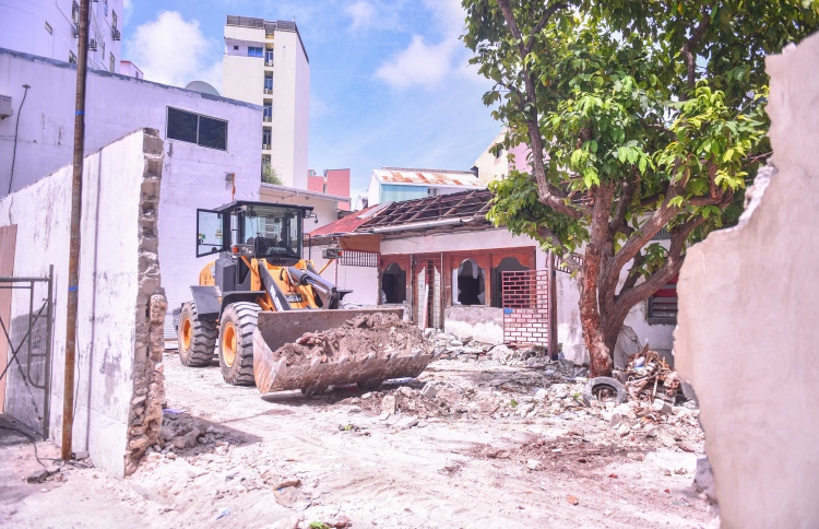 ބިން ވިއްކަނީ ސަރުކާރުގައި ފައިސާ ނެތިގެން: އިންތި