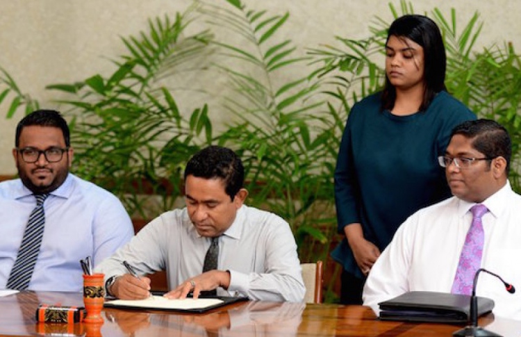 އަދީބު ބޭރަށް ފޮނުވައިފި ނަމަ ފިލާފާނެ: ސަރުކާރު